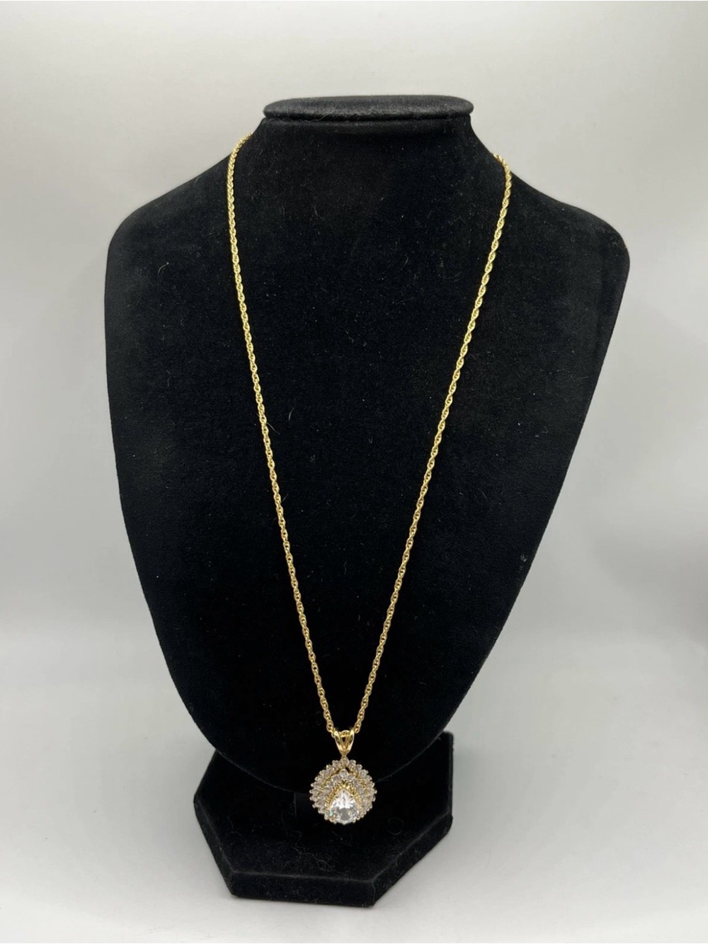 Lind 14KT HGE CZ Stones TearDrop Pendant Signed Gold Tone Necklace